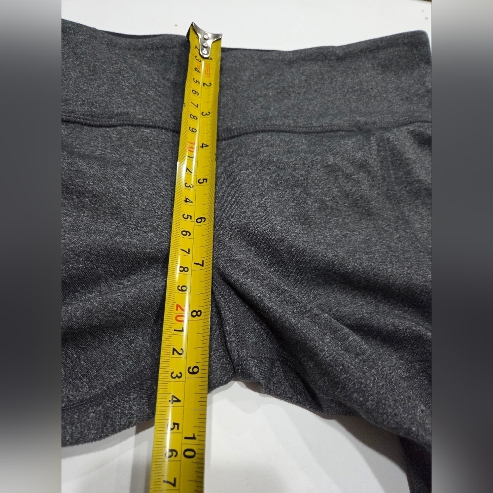 Lululemon Athletica Gray Capri Leggings Womens Sz.8 - Picture 7 of 10